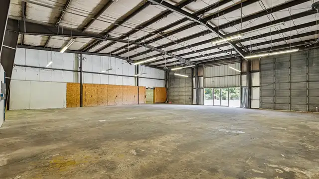 955 S Morrison Blvd thumbnail 4