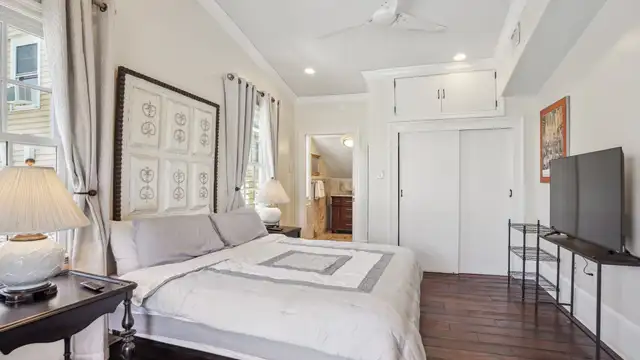 2477 Royal St thumbnail 5