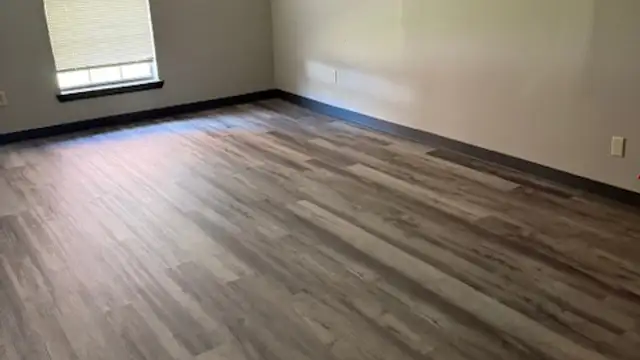 12232 Industriplex Blvd thumbnail 2