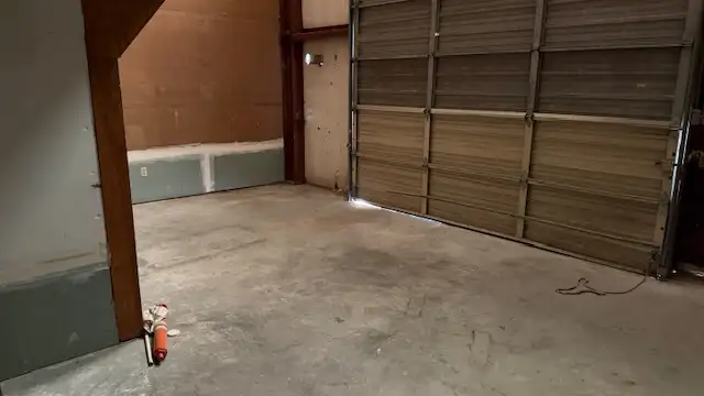 12232 Industriplex Blvd thumbnail 3