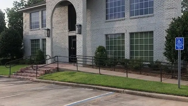 806 Brook Hollow Dr thumbnail 4