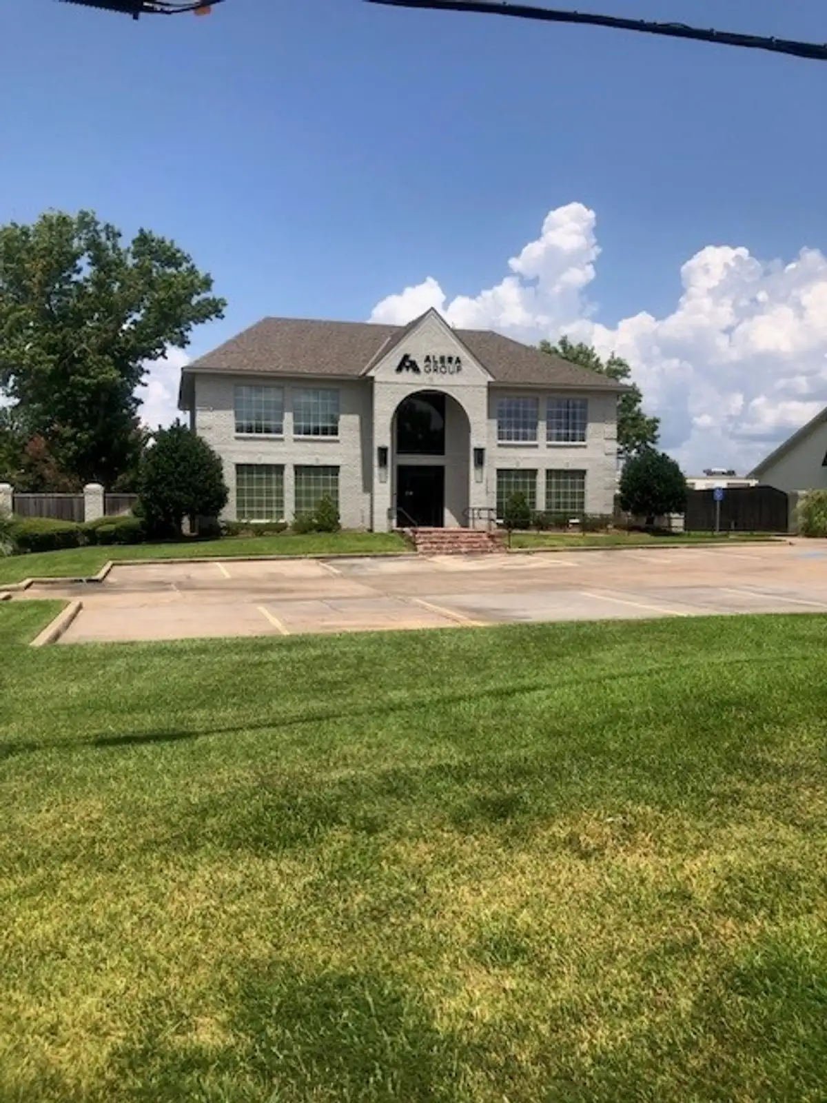 806 Brook Hollow Dr