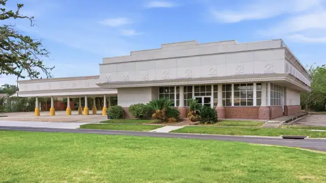1100 Enterprise Blvd thumbnail 2