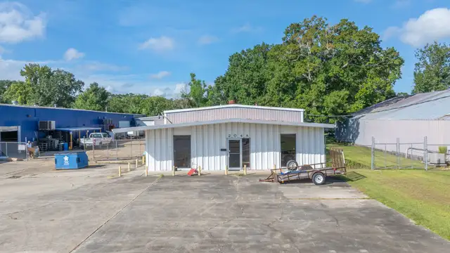 INVESTOR SPECIAL | +/- 20,000 SF INDUSTRIAL CAMPUS WITH I-10 ACCESS thumbnail 4