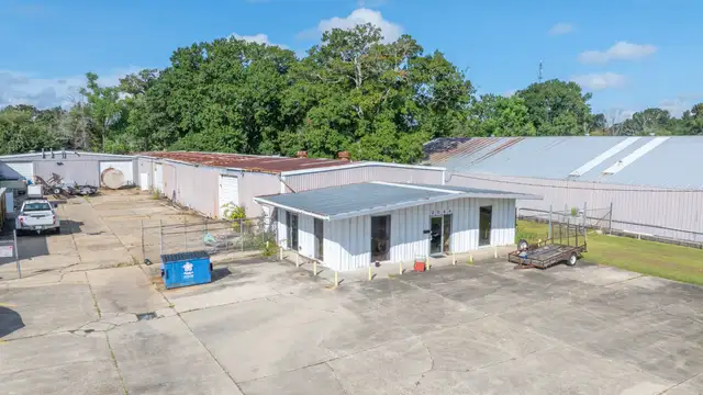 INVESTOR SPECIAL | +/- 20,000 SF INDUSTRIAL CAMPUS WITH I-10 ACCESS thumbnail 2