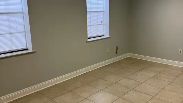 Highly Visible Office Space in Kenner thumbnail 4