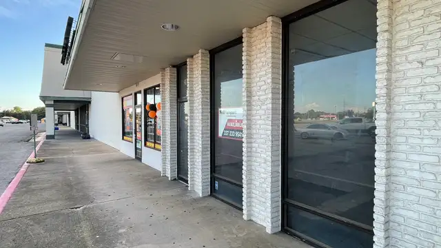 Suite 2011 - Parkway Plaza thumbnail 4