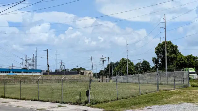 8901 Oak St thumbnail 5