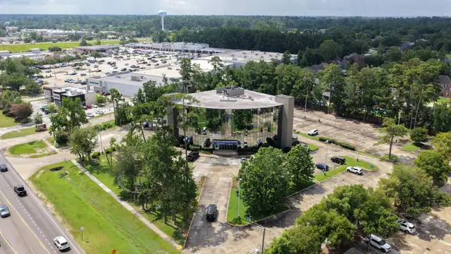 Mandeville Capital One Building thumbnail 2