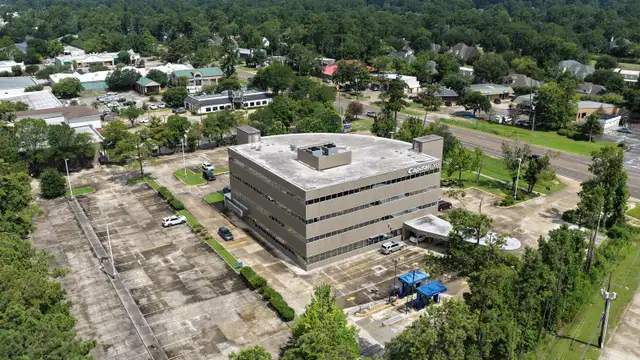 Mandeville Capital One Building thumbnail 3
