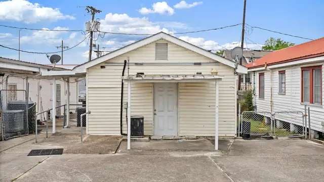 4211 Westbank Expy thumbnail 4