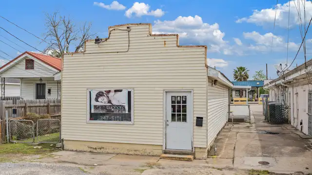 4211 Westbank Expy thumbnail 3