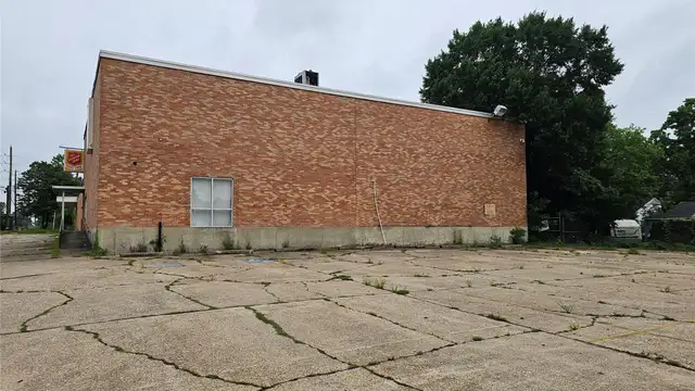147 E Stoner Ave thumbnail 3