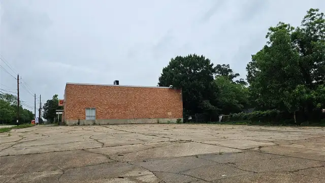 147 E Stoner Ave thumbnail 4