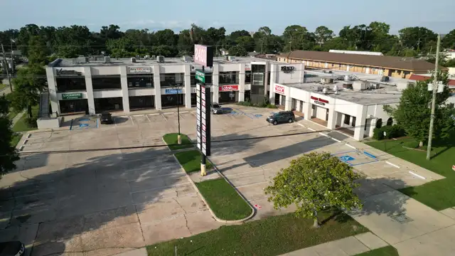 2401 Veterans Memorial Blvd thumbnail 2
