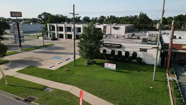 2401 Veterans Memorial Blvd thumbnail 5