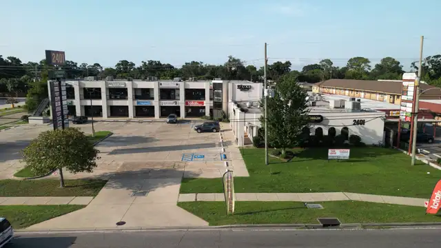 2401 Veterans Memorial Blvd thumbnail 4
