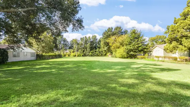 1200 Hugh Wallis Rd S thumbnail 5