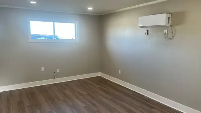 Office Warehouse Space Available for Lease thumbnail 4
