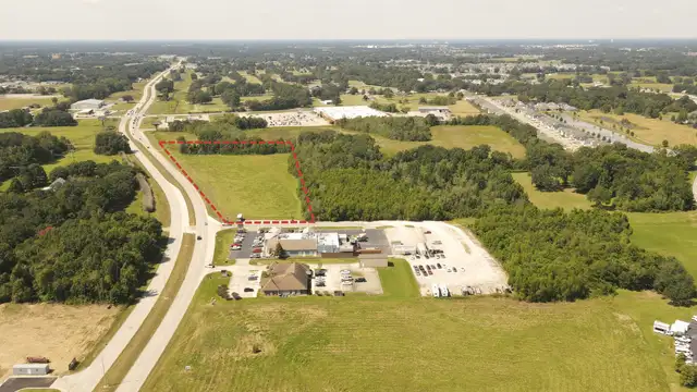 000 Ambassador Caffery Pkwy thumbnail 2