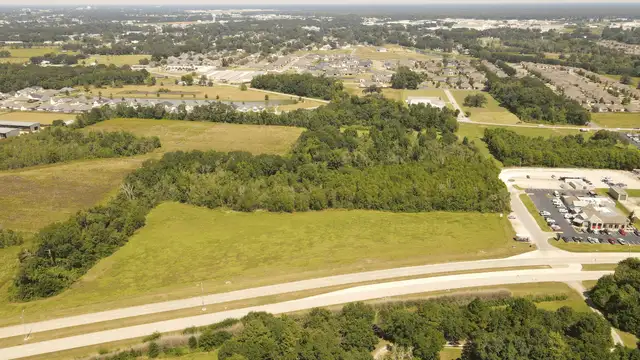 000 Ambassador Caffery Pkwy thumbnail 5