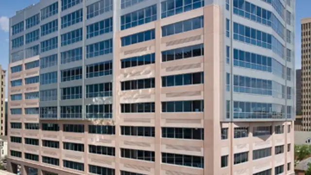 II City Plaza thumbnail 5