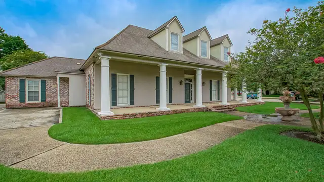 8900 Bluebonnet Blvd thumbnail 3