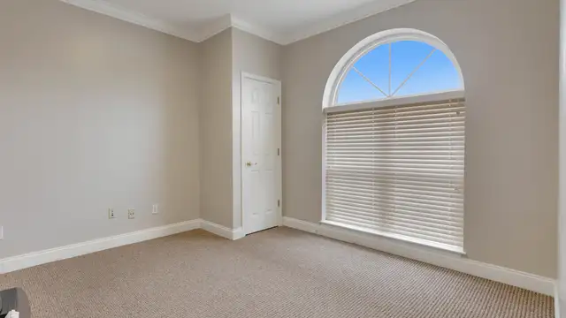 107 Jersey Dr thumbnail 5