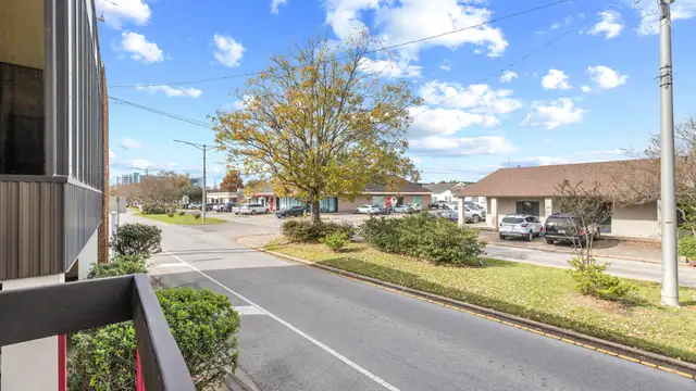 347 - HEYMANN OIL CENTER OFFICE SPACE FOR LEASE STE. 126 thumbnail 5