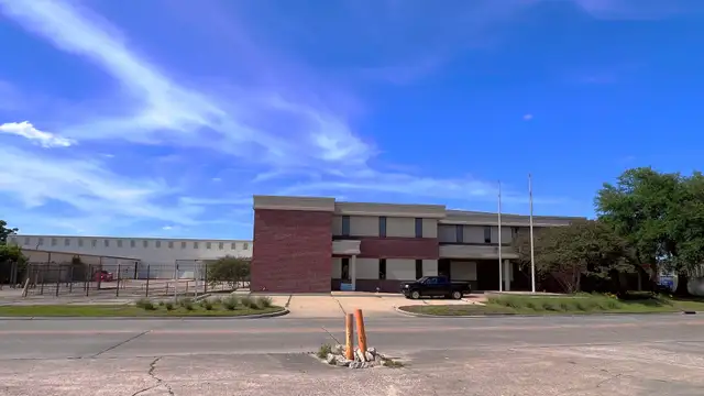 Office, Warehouse, and Cold Storage Space Available thumbnail 4