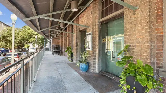 1051 Annunciation St thumbnail 5