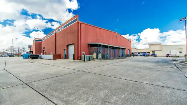 Sales/Service Building - 1740 Martin Luther King Blvd thumbnail 5