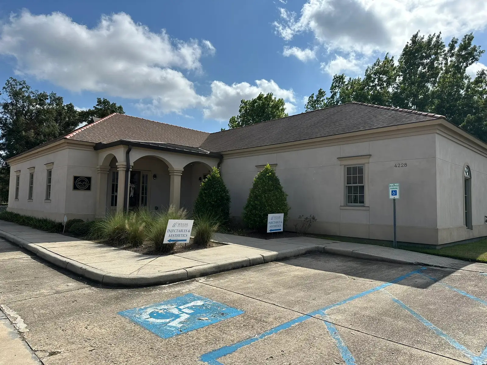1,443 SF Bluebonnet Blvd Office For Lease