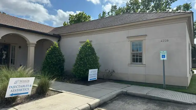 1,443 SF Bluebonnet Blvd Office For Lease thumbnail 2