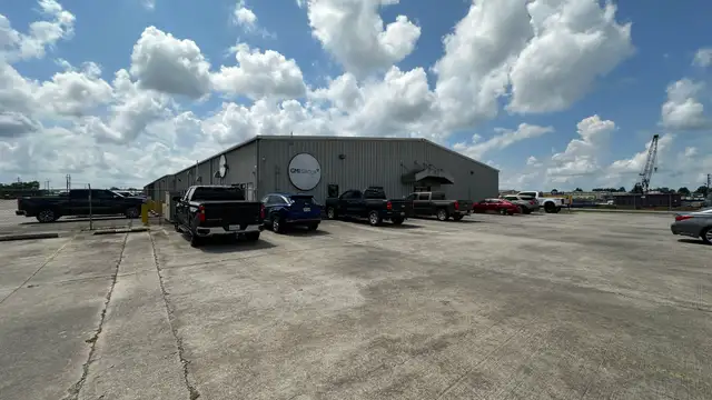 Bldg 1 + Yard image
