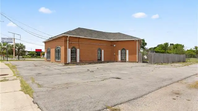 4819 Chef Menteur Hwy thumbnail 2