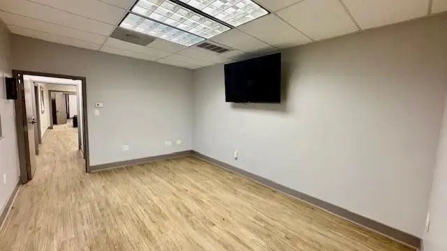 Suite 1 - 5555 Canal Blvd thumbnail 4