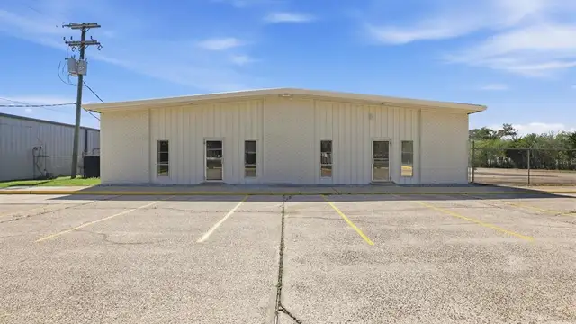 2103 Coteau Rd. thumbnail 2