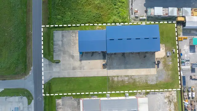 Crane Served & Conditioned Warehouse thumbnail 3