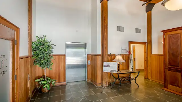 304 Laurel St thumbnail 5