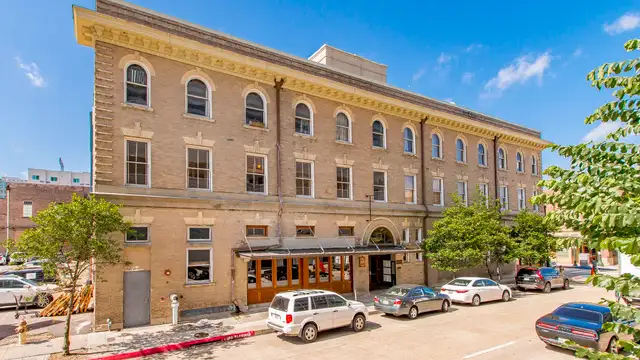 304 Laurel St thumbnail 4