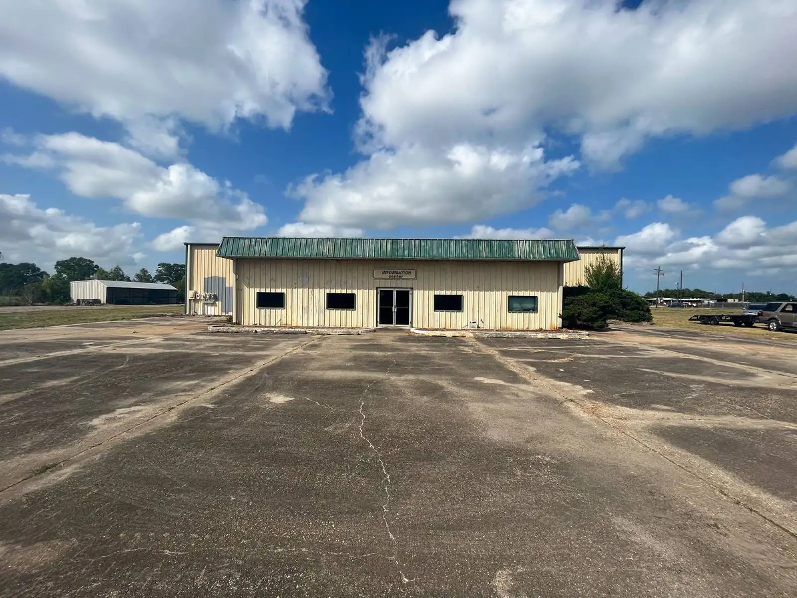 Lease Space - 7.5 Acres Stabilized Yard + 7,800 SF Warehouse | Hwy 90 Frontage | Port Adjacent