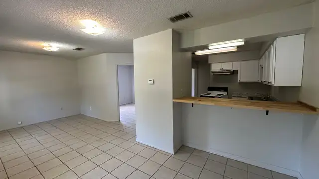 2-3 Bed/1 Bath & 2-2 Bed/1 Bath 4-Plex Unit thumbnail 4