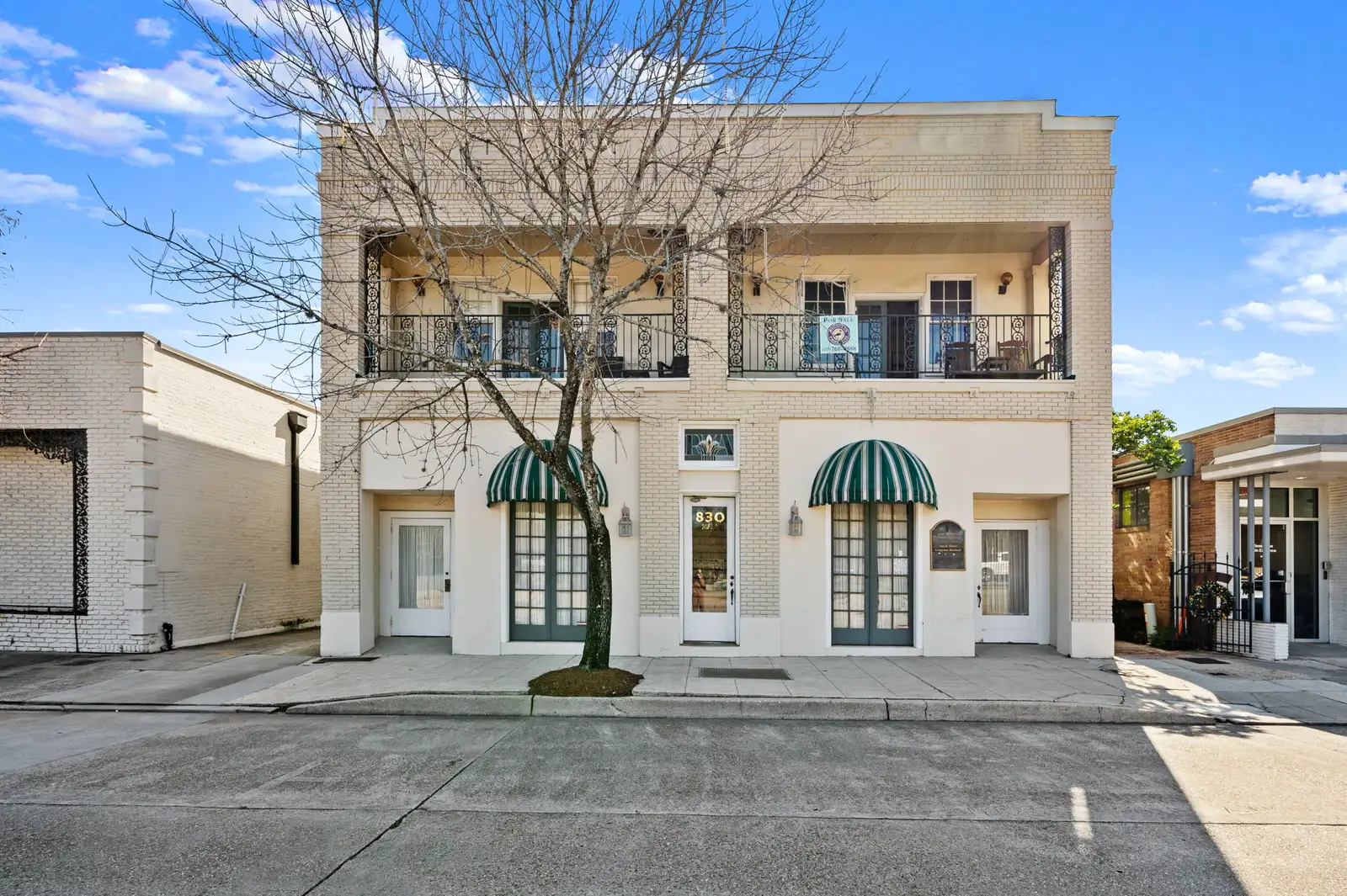 830 Main St