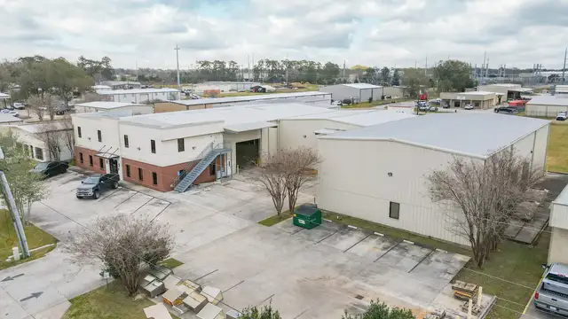 Lafayette Flex with Bridge Cranes, Excess Land & I-10 Access thumbnail 3