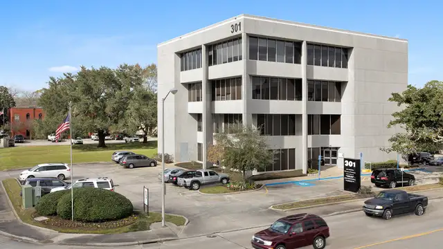 301 E Kaliste Saloom Rd thumbnail 4