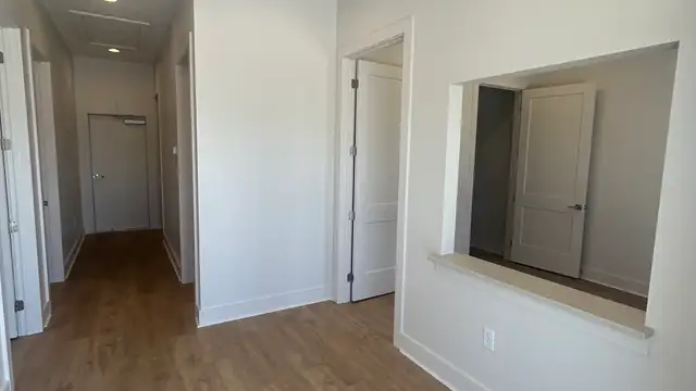 440 W Eastbank St thumbnail 3
