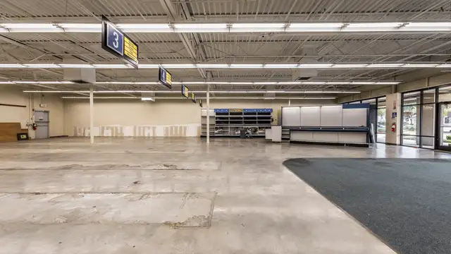 Suite B-2 - Commercials Suites For Lease - 2668 Johnston St thumbnail 2