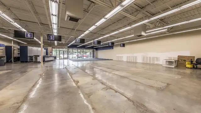 Suite B-2 - Commercials Suites For Lease - 2668 Johnston St thumbnail 4