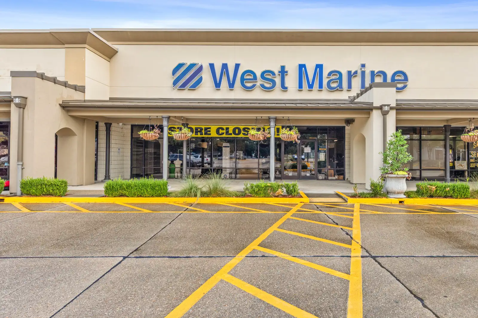 Suite B-2 - Commercials Suites For Lease - 2668 Johnston St